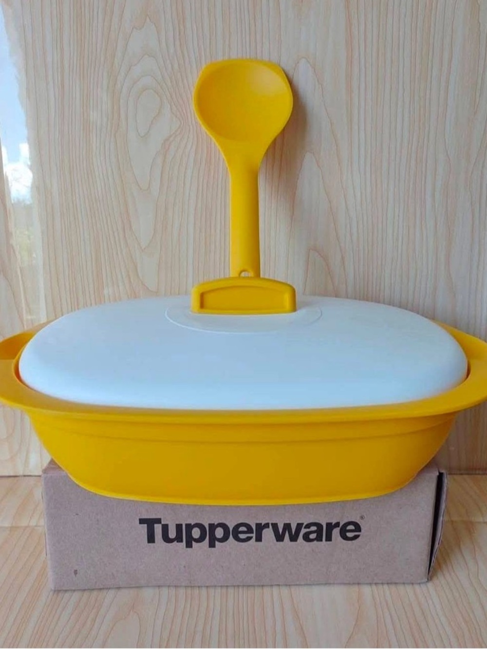Tupperware Yellow Serving Dish with White Lid and Yellow Ladle